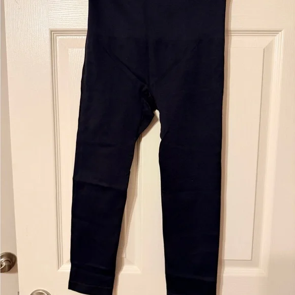 Black Stylish Leggings - Picture 2 of 6